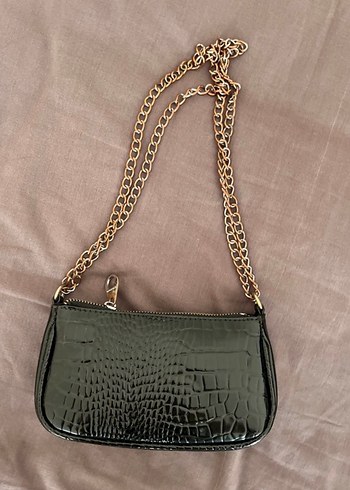 Zincir Detaylı Siyah Yılan Derisi Desenli Deri Çanta - Görsel 3