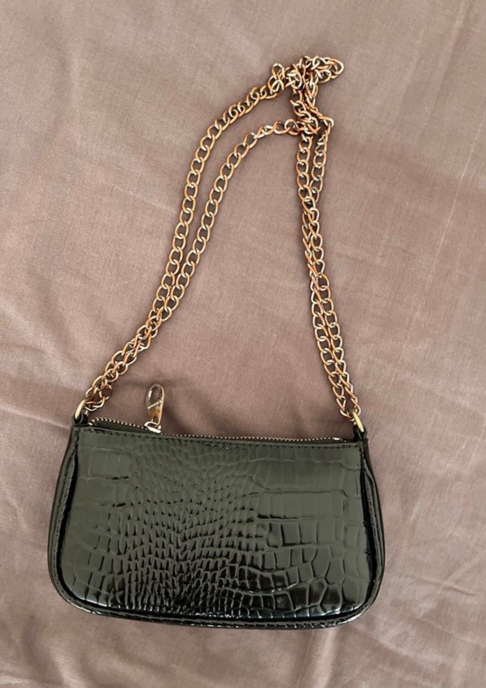 Zincir Detaylı Siyah Yılan Derisi Desenli Deri Çanta - Görsel 3