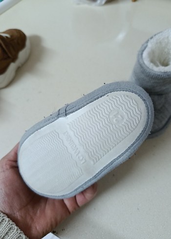 Nakışlı Gri Erkek Bebek Ev Botu - Görsel 3