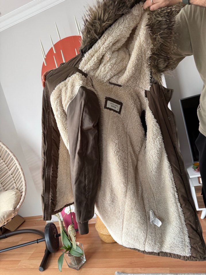 Kahverengi Suni Kürklü Şapkalı Kadın Mont - Görsel 4