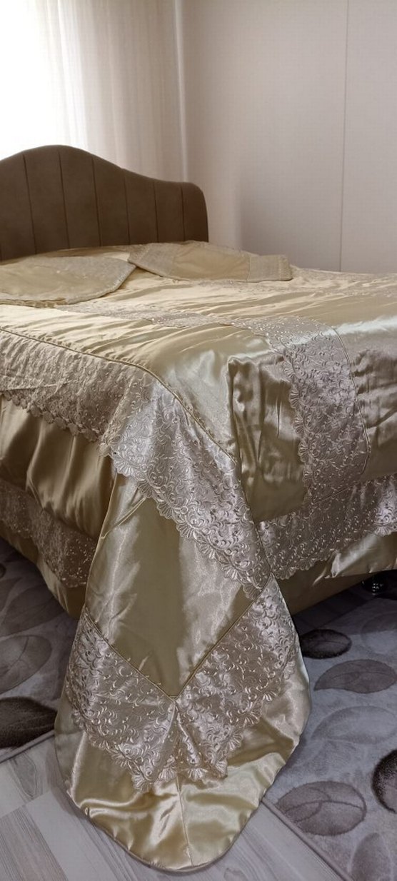 İşlemeli Parlak Beyaz Yatak Örtüsü - Görsel 3