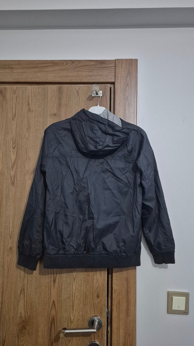 Gri Kapüşonlu Fermuarlı Erkek Yağmurluk - Görsel 3