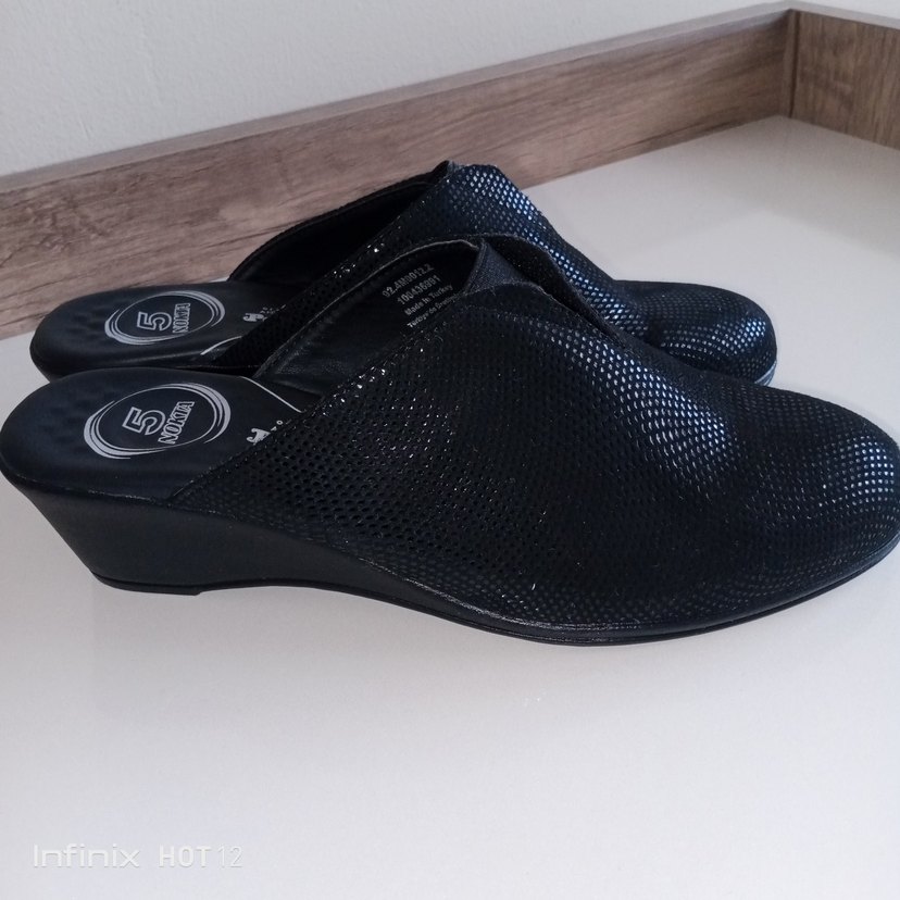 Siyah Yılan Desenli Dolgu Topuklu Terlik - Görsel 2