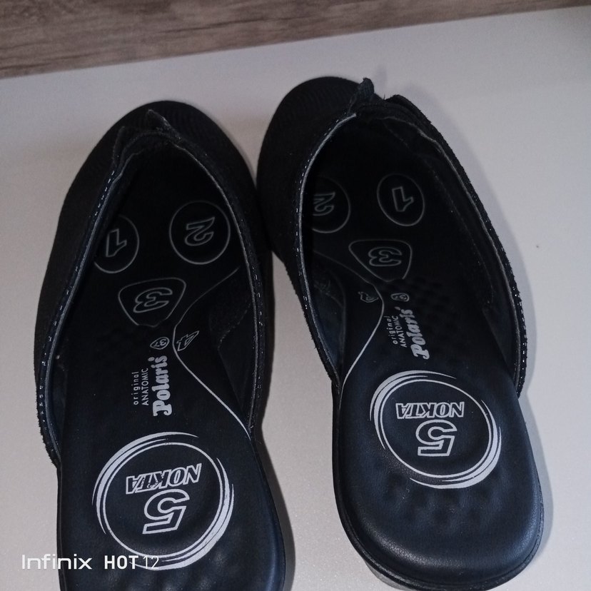 Siyah Yılan Desenli Dolgu Topuklu Terlik - Görsel 3