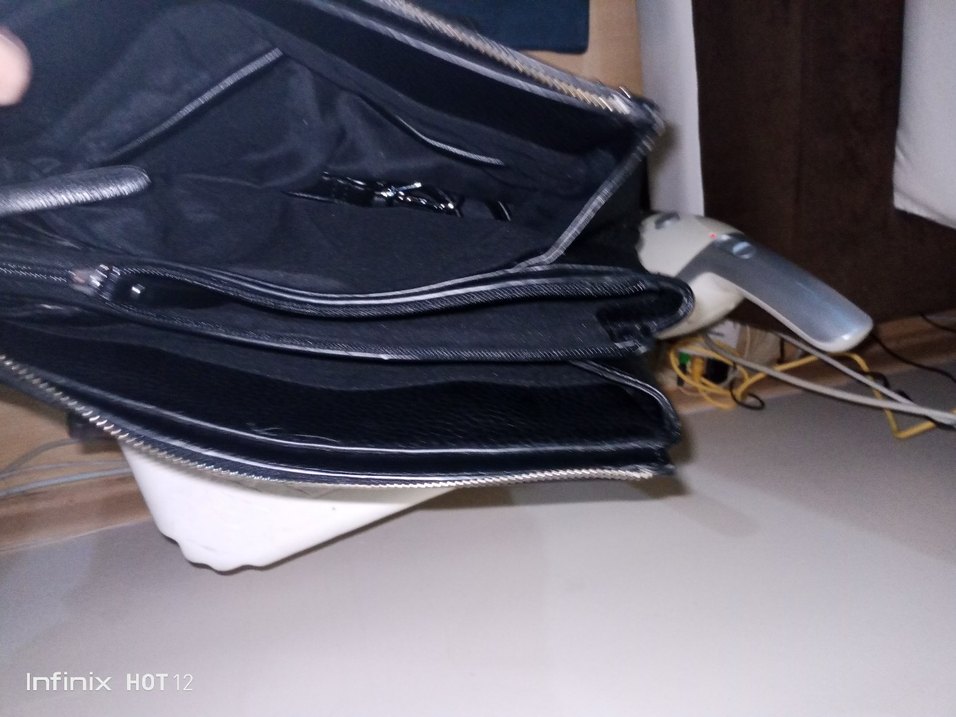 Siyah Parlak Deri Gotik Kadın Çanta - Görsel 4