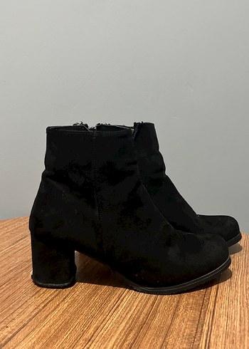 Zara Siyah Suet Topuklu Bot