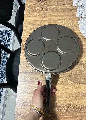 4 Gözlü Siyah Kek Kalıbı Tava - Görsel 2