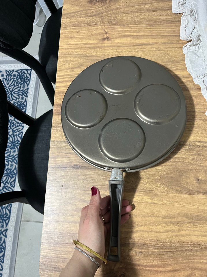 4 Gözlü Siyah Kek Kalıbı Tava - Görsel 2