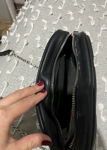 Zincir Detaylı Siyah Yılan Desenli Deri Çanta - Görsel 4