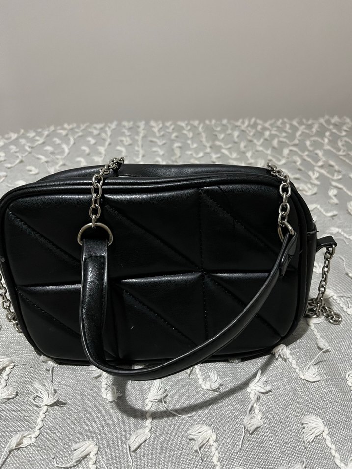 Zincir Detaylı Siyah Yılan Desenli Deri Çanta - Görsel 3