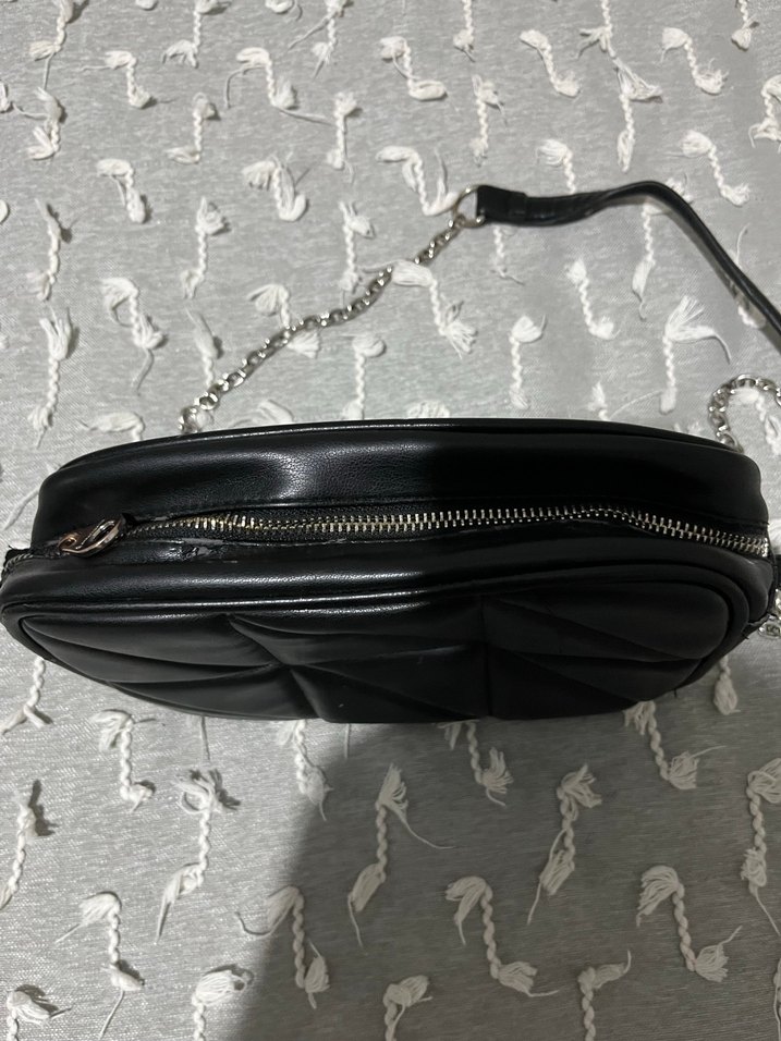 Zincir Detaylı Siyah Yılan Desenli Deri Çanta - Görsel 2