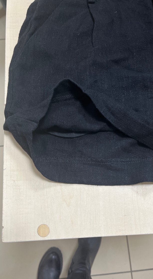 Düğmeli Siyah Keten Kadın Şort - Görsel 3