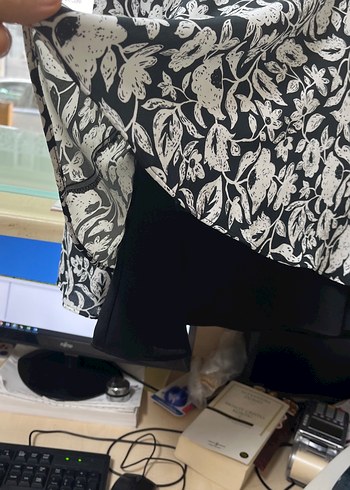 Siyah düz parça Detaylı Siyah Desenli Kadın Bluz - Görsel 4