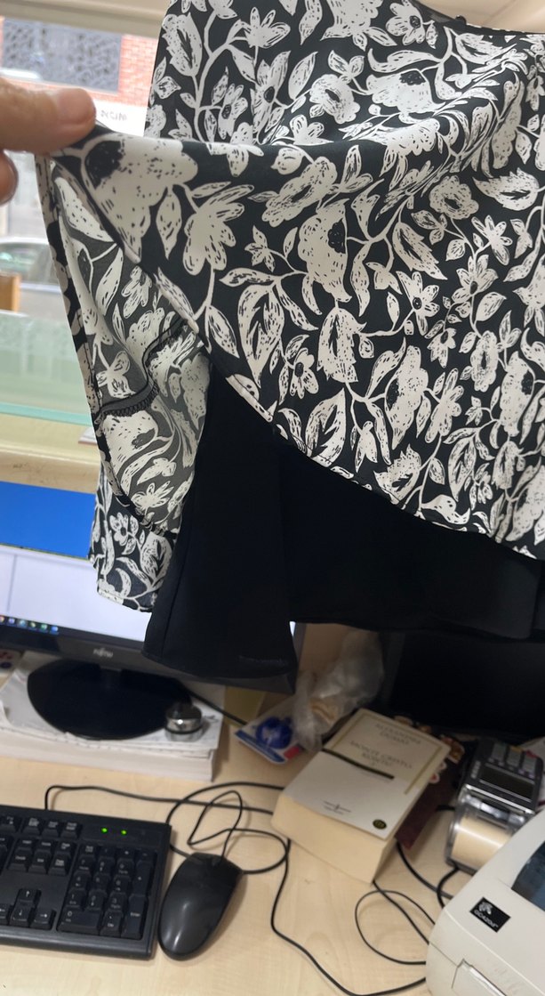 Siyah düz parça Detaylı Siyah Desenli Kadın Bluz - Görsel 4