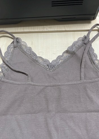 Dantel Detaylı Gri V Yaka Kadın Atlet - Görsel 3