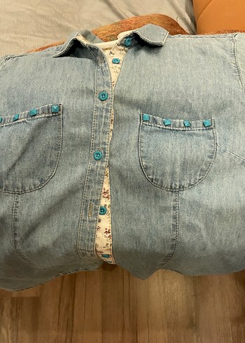 Düğmeli Mavi Denim Kadın Gömlek - Görsel 2