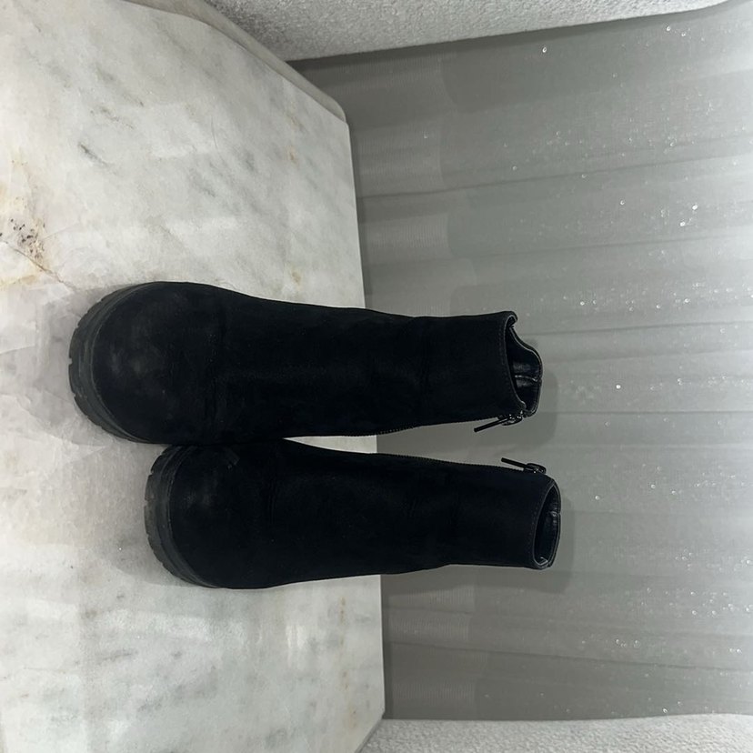 Siyah Süet Tokalı Topuklu Kadın Bot - Görsel 2