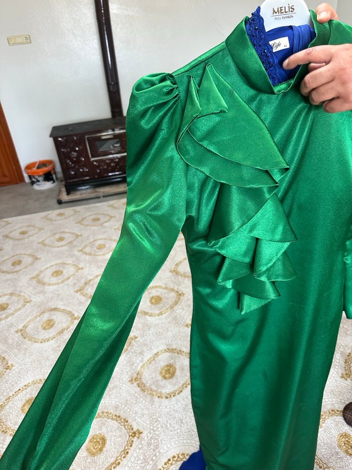 Parlak Yeşil Drapeli Uzun Kadın Elbisesi - Görsel 2