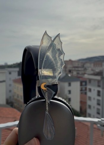 Işığın Öfkesi Şeffaf Kulaklık Charmı - Görsel 2