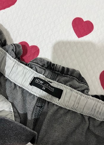 Gri Renkli Fırfırlı Mini Denim Şort - Görsel 2