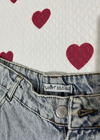 Gri Bağlama Desenli Dantelli Mini Jean Şort - Görsel 3