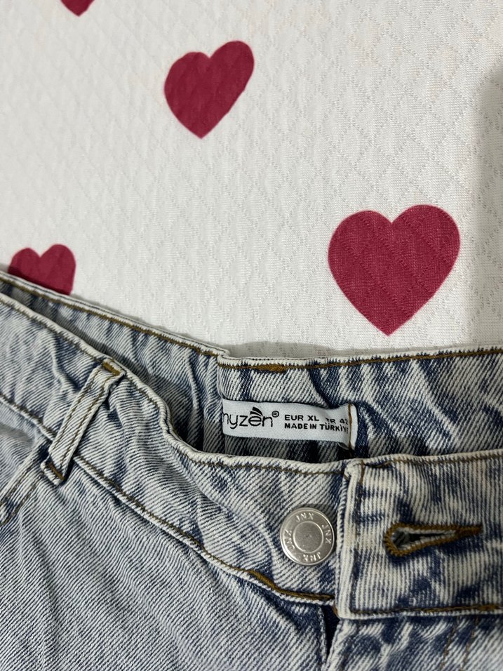 Gri Bağlama Desenli Dantelli Mini Jean Şort - Görsel 3