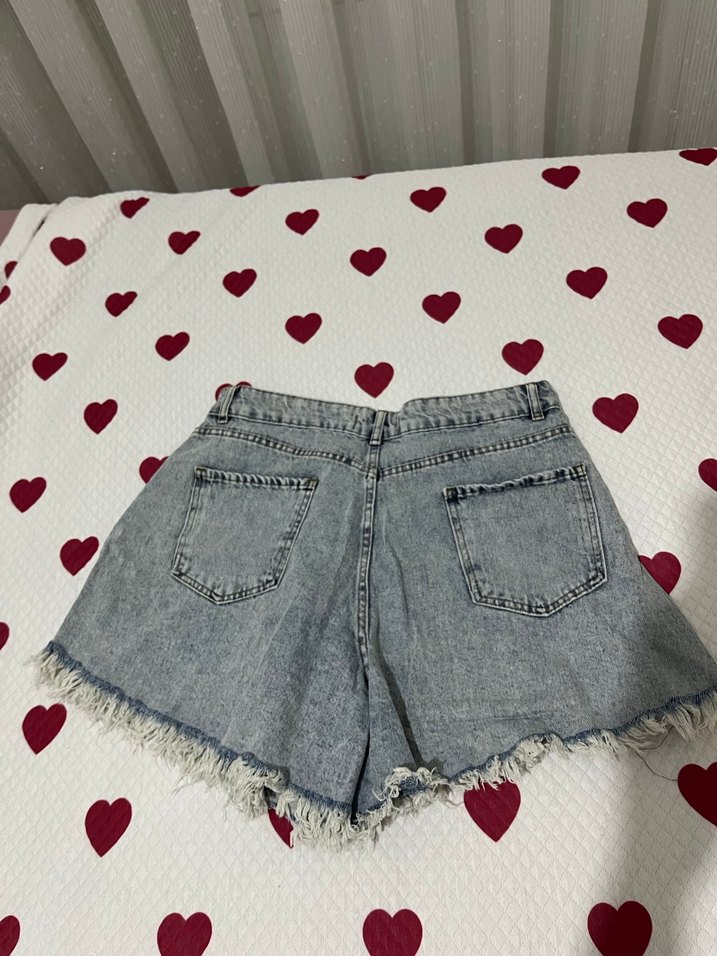 Gri Bağlama Desenli Dantelli Mini Jean Şort - Görsel 2