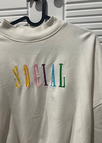 Nakışlı Beyaz Kadın Sweatshirt - Görsel 3