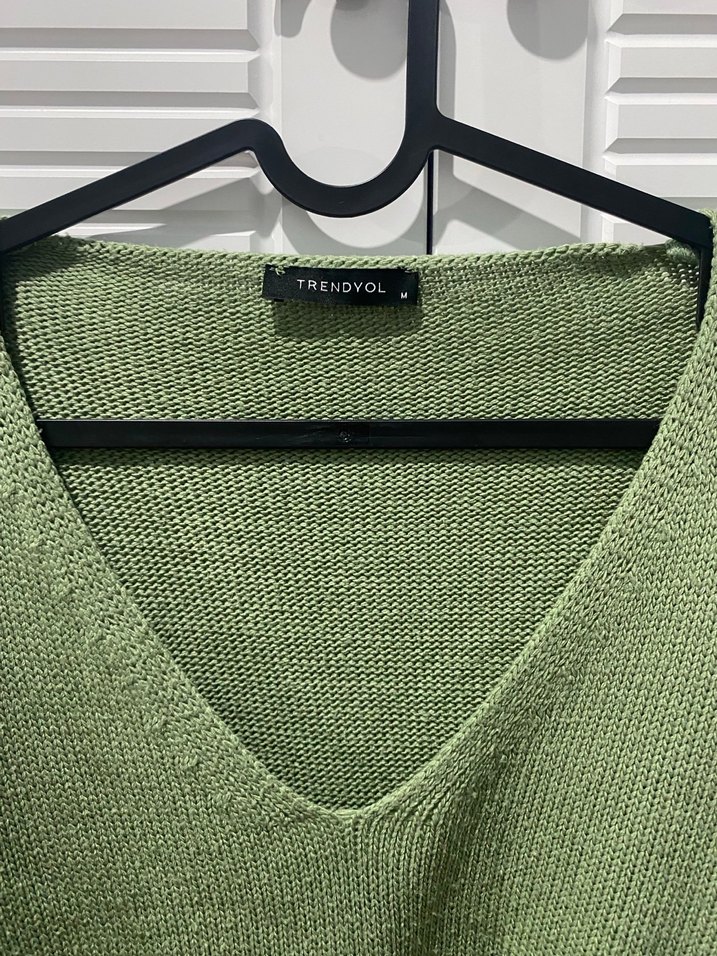 Yeşil V Yakalı Örgü Kadın Kazak - Görsel 3