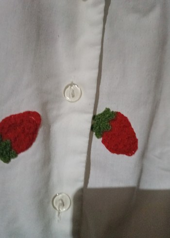 Çilek İşlemeli Beyaz Kısa Kollu Gömlek - Görsel 4