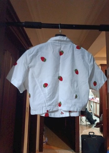 Çilek İşlemeli Beyaz Kısa Kollu Gömlek - Görsel 2