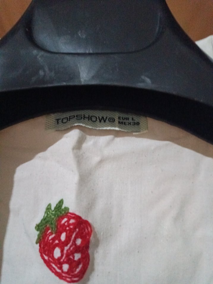 Çilek İşlemeli Beyaz Kısa Kollu Gömlek - Görsel 3