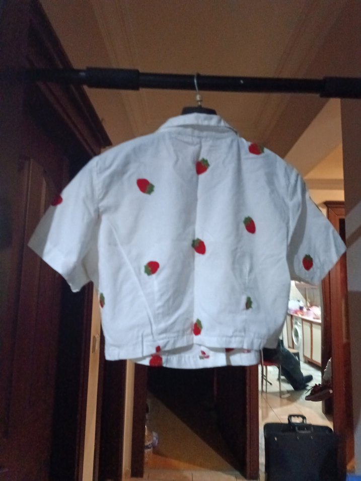 Çilek İşlemeli Beyaz Kısa Kollu Gömlek - Görsel 2