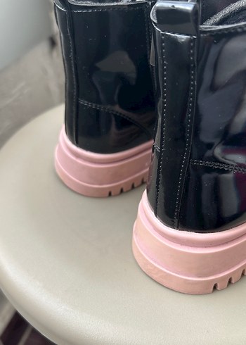 Pembe Tokalı Kız Çocuk Goth Botları - Görsel 3