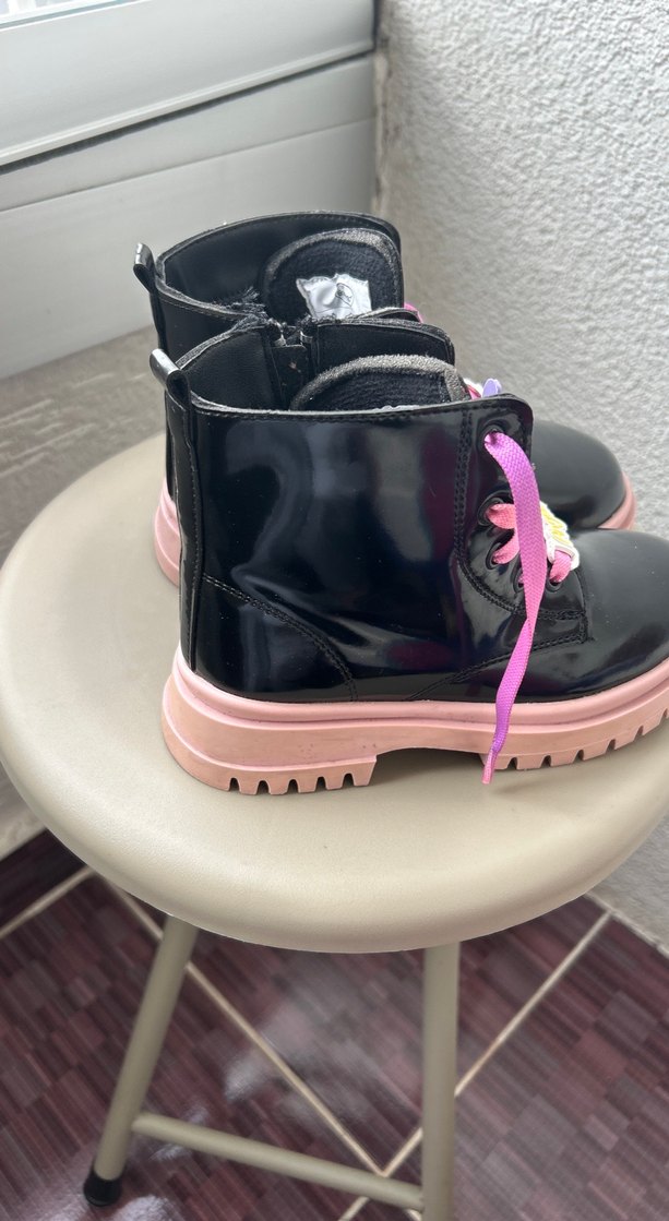 Pembe Tokalı Kız Çocuk Goth Botları - Görsel 2