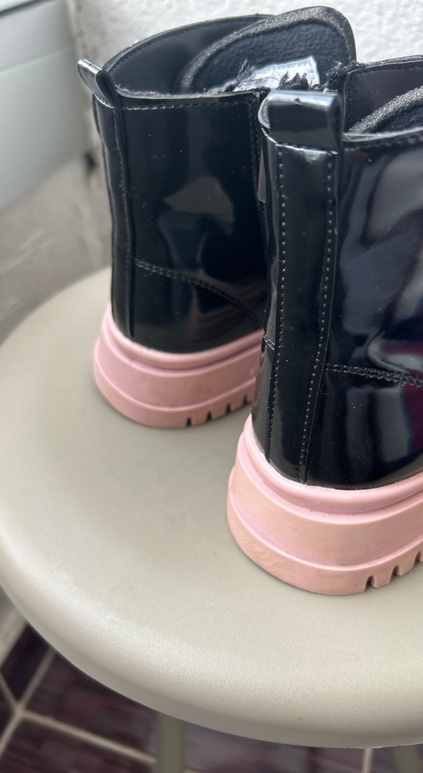 Pembe Tokalı Kız Çocuk Goth Botları - Görsel 3