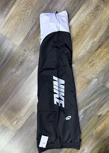 Nike Siyah-Beyaz Bol Kesim Erkek Eşofman Altı - Görsel 4