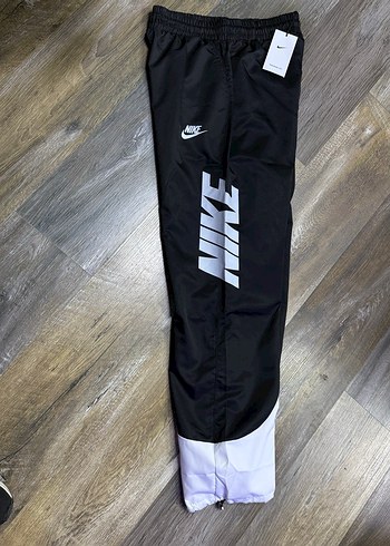 Nike Siyah-Beyaz Bol Kesim Erkek Eşofman Altı - Görsel 3