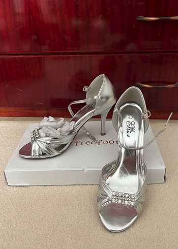 Gri Beyaz Metalik Topuklu Kadın Abiye Ayakkabı - Görsel 2