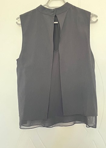 Kadın Siyah Yüksek Yakalı Kolsuz Bluz - Görsel 2