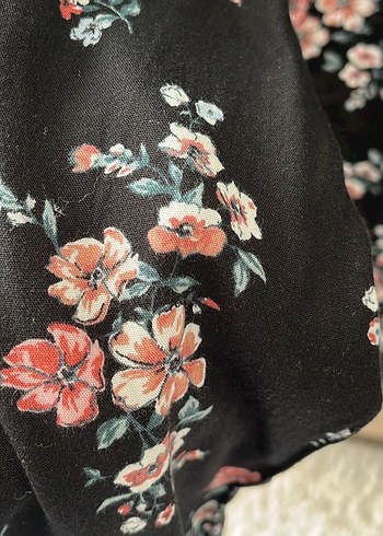 Çiçek Desenli Siyah gömlek - Görsel 4