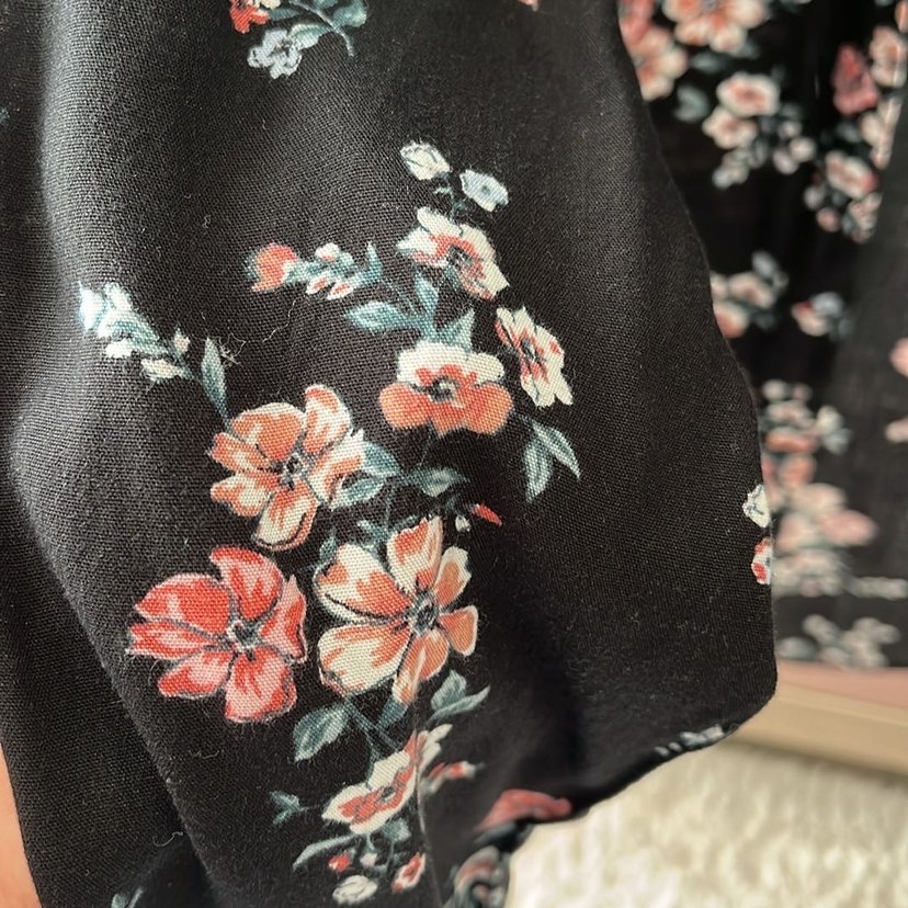Çiçek Desenli Siyah gömlek - Görsel 4