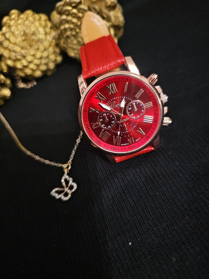 Kırmızı Zincir Detaylı Kadın Saat - Görsel 3