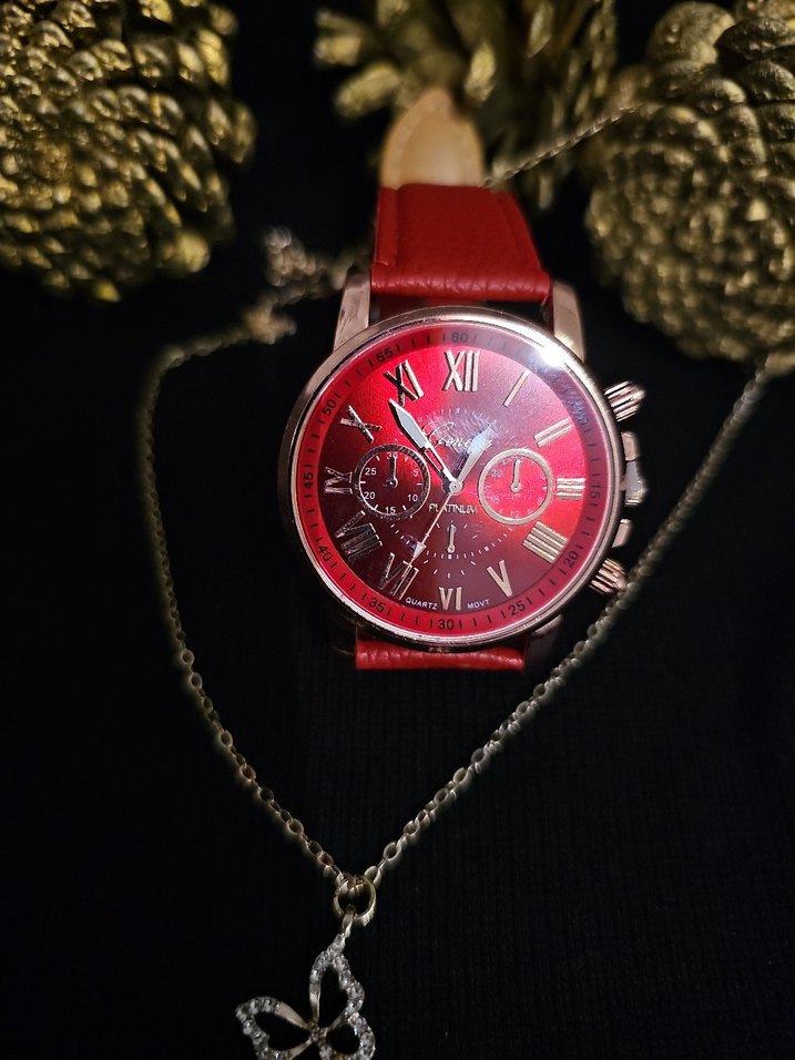 Kırmızı Zincir Detaylı Kadın Saat - Görsel 4