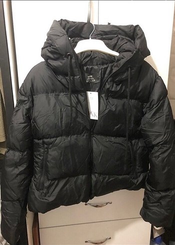 zara muadili mont etiketli Kapüşonlu Siyah Kadın Şişme Mont - Görsel 5