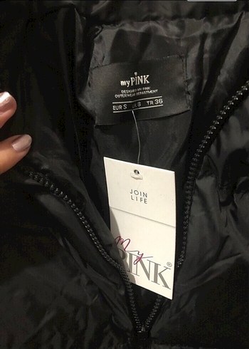 zara muadili mont etiketli Kapüşonlu Siyah Kadın Şişme Mont - Görsel 6