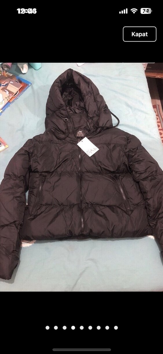 zara muadili mont etiketli Kapüşonlu Siyah Kadın Şişme Mont - Görsel 4