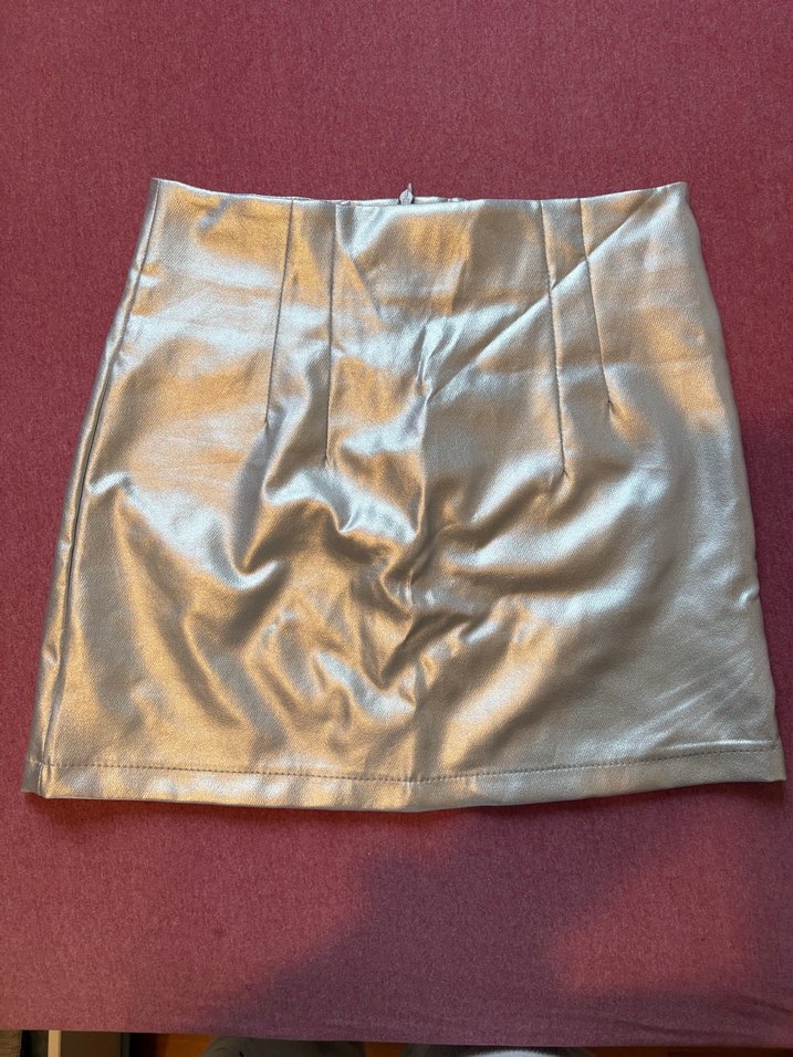 Parlak Altın Deri Pilili Mini Etek - Görsel 3