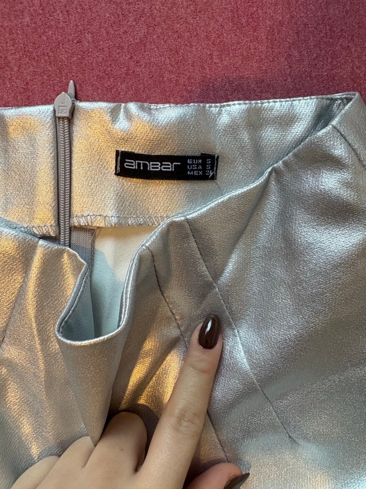 Parlak Altın Deri Pilili Mini Etek - Görsel 2