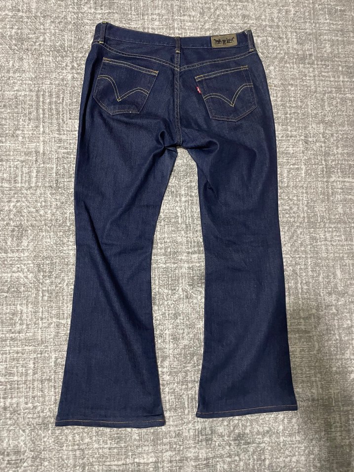 Levis koyu lacivert ispanyol paça jean — görsel 2/9